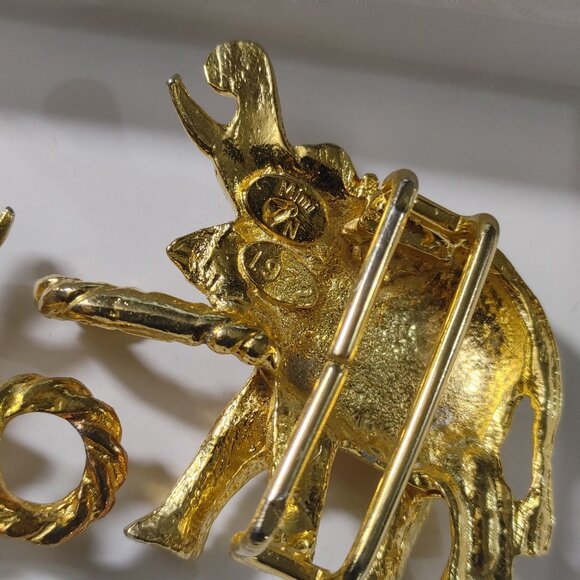Mimi Di N 1972 Elephants Interlocking Statement Belt Buckles Vintage Gold Tone main image 9